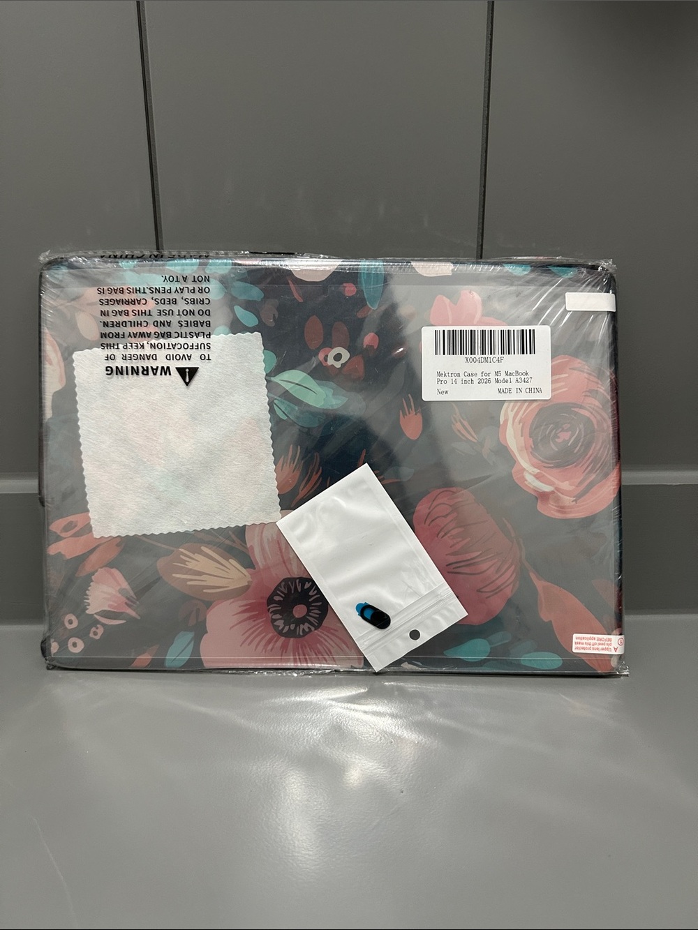 NWT Mekton Case for M5 Macbook Pro 14 inch 2026 Model A3427